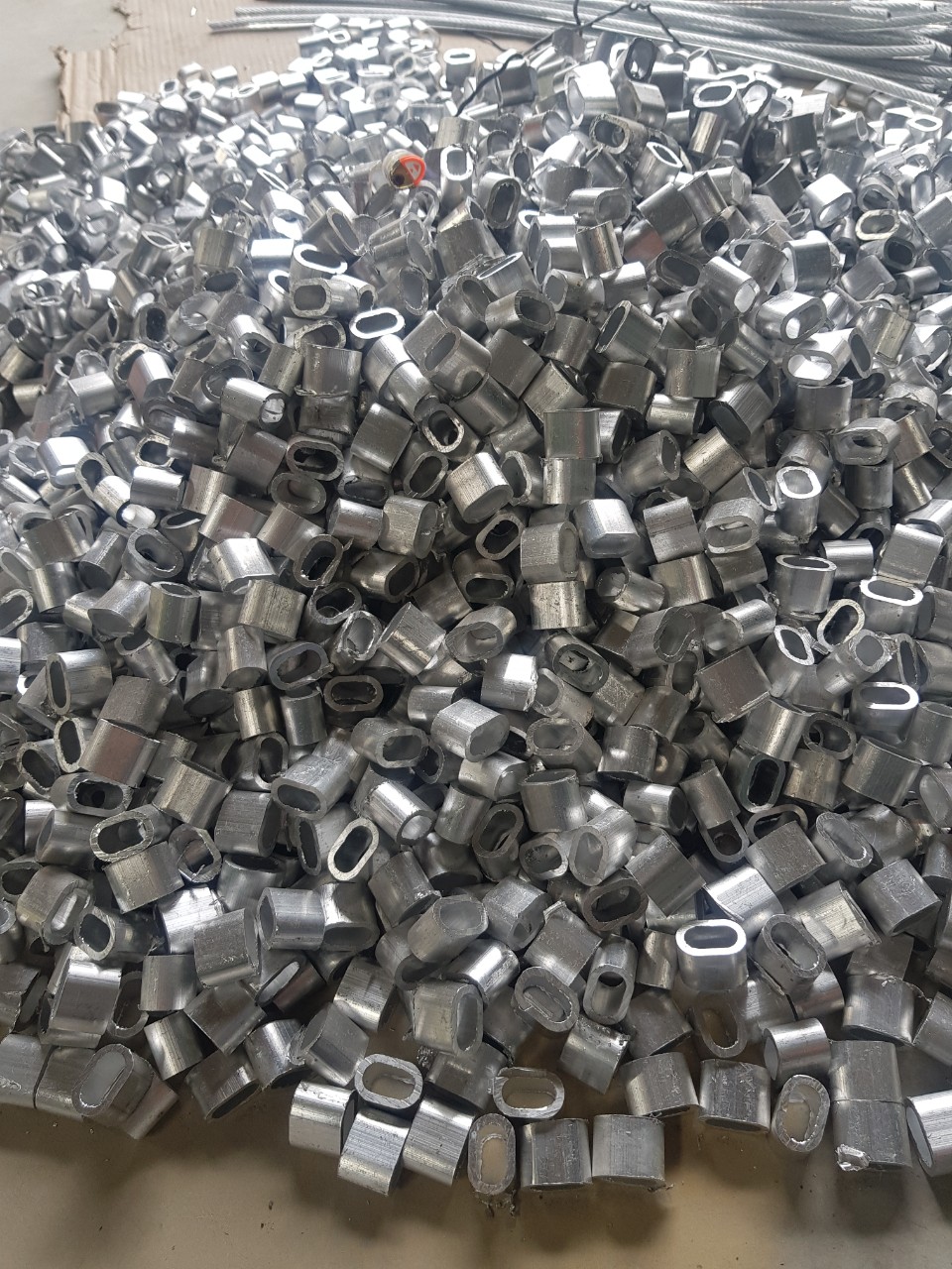Ống nhôm kẹp cáp