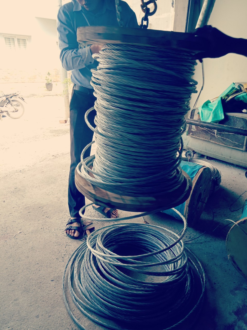 Cáp cứng neo trạm BTS